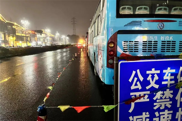 應(yīng)對寒潮下市民出行難 貴陽公交拿出了這些舉措