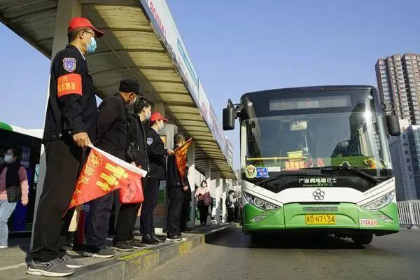 保障沿途市民順暢出行 邯鄲公交限行期間內44條線路免費乘車