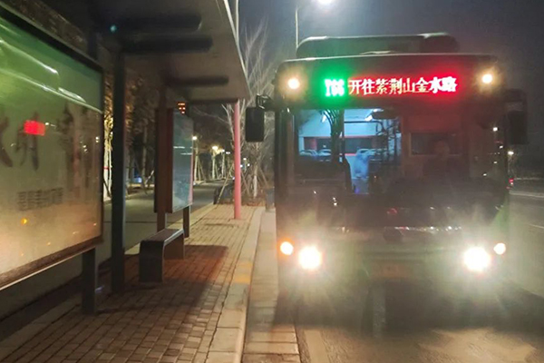 為市民夜間出行提供服務 這就是鄭州公交夜班司機的跨年夜