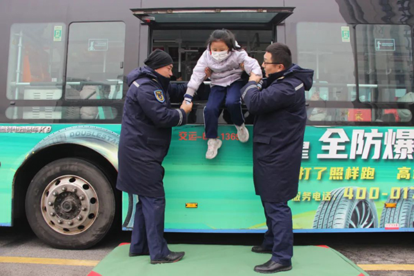 強化安全意識 39名小學生蒞臨交運文旅交通安全科普教育基地
