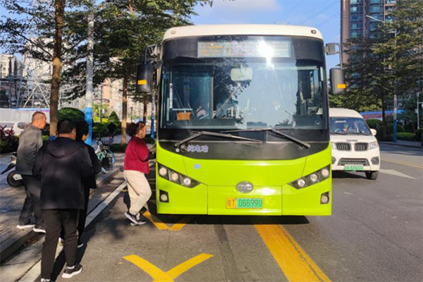 公交服務“零距離” 中山公交集團996號線路延伸至社區樓下