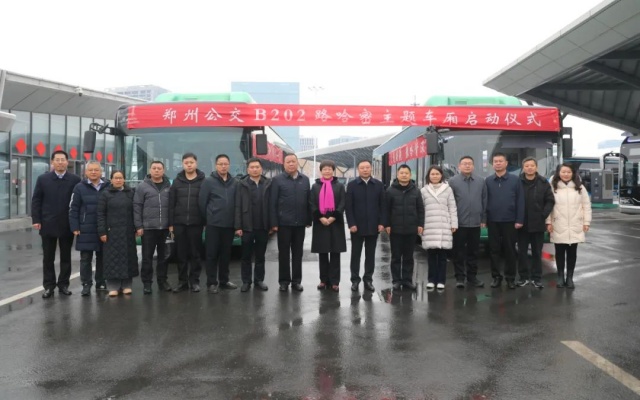 “交通援疆 豫哈情深” 鄭州公交哈密號主題車廂上線