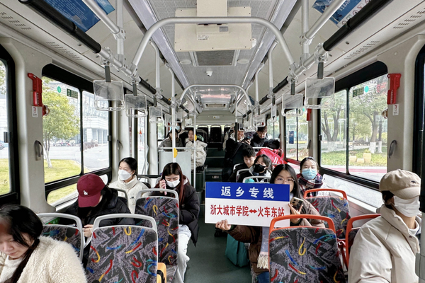 【春節(jié)我在崗】公交服務(wù)不打烊集錦（八）