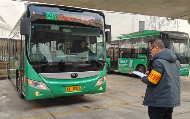 新一輪雨雪天氣來臨前 鄭州公交已完成車輛檢查