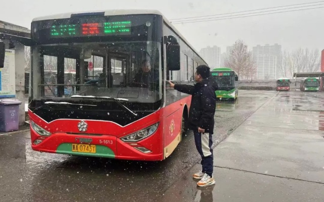以雪為令、快速反應(yīng) 石家莊公交為乘客雪天出行保駕護(hù)航