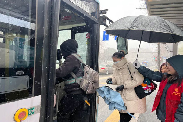 南京公交萬人備勤雨雪天，只為您穩(wěn)穩(wěn)的出行