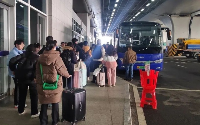 開啟“護(hù)學(xué)”模式 護(hù)航高?！伴_學(xué)季” 一車直達(dá)進(jìn)校門