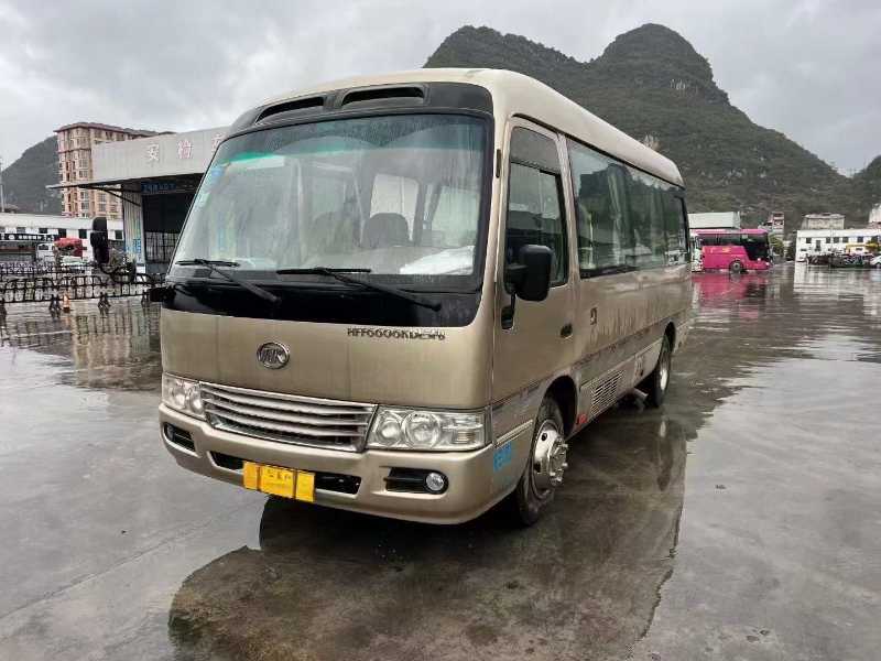 非營運國五19座外擺門封閉玻璃安凱中型車