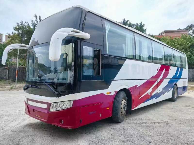 2016年1月 同款三臺(tái)粵牌國四49座12米大宇6122氣囊旅游車