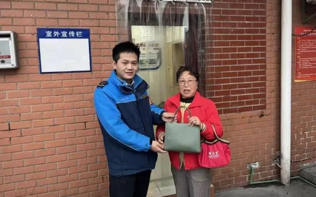 暖心公交 女乘客遺失手提包 公交駕駛員幫忙找回