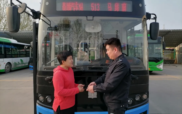石家莊公交正能量弘揚雷鋒精神 引領文明之風
