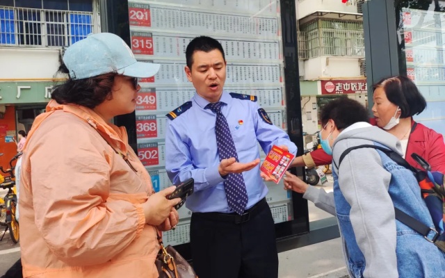 武漢公交司機自制乘車指引圖方便外地游客