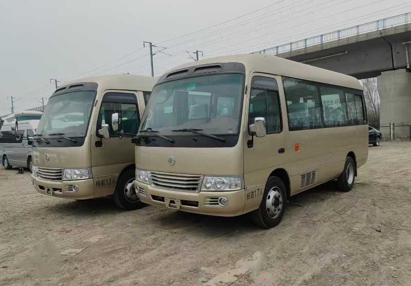 2022年11月 17座東北配非營(yíng)運(yùn)汽油金旅6601準(zhǔn)新車(chē)