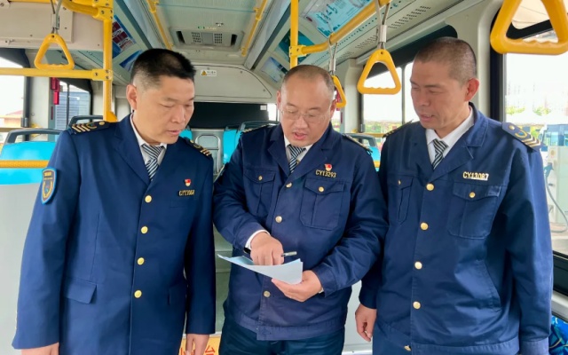 十米車廂里的勞動節(jié) 來聽聽這群青島大叔傳遞溫暖的故事