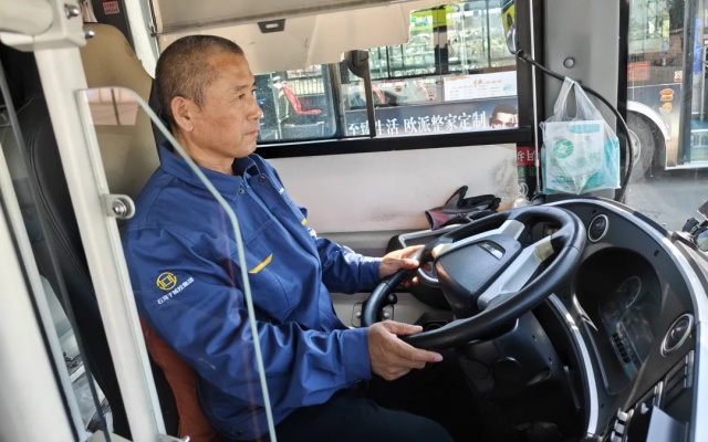 “五一”我在崗 石城公交人堅守平凡崗位 詮釋勞動之美