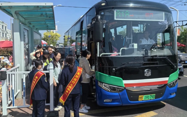 守護佳節(jié) 便民服務(wù)上新又走心 溫馨巴士叫好又叫座