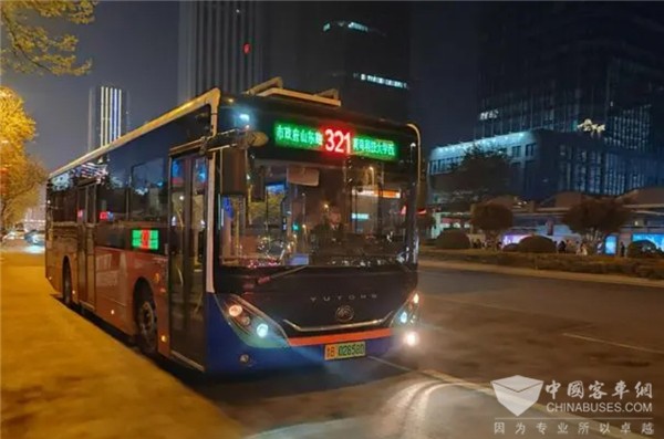 延續城市煙火氣！青島公交末班車延時催熱“夜經濟”