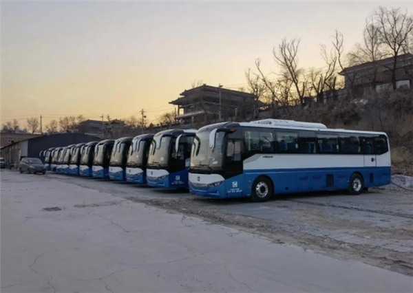 太原公交五星級駕駛員李靈：車廂當成“家” 乘客當親人