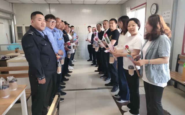 情滿公交 與愛同行 呼和浩特公交520公交駕駛員關愛日
