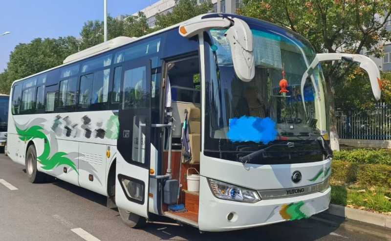 同款多臺非營運49座宇通6115新能源電車