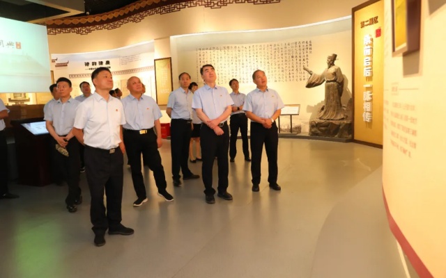 鄭州公交集團公司黨委組織參觀河南廉政文化教育館