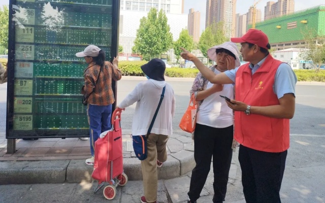 文明交通 綠色出行 鄭州公交志愿者在行動