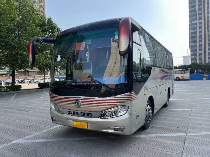 2017年7月 國(guó)五29座8米多北方配置申龍6803氣囊暖氣車