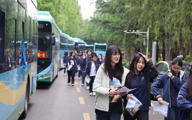 濰坊公交集團(tuán)圓滿完成高考及端午節(jié)運(yùn)輸服務(wù)保障工作