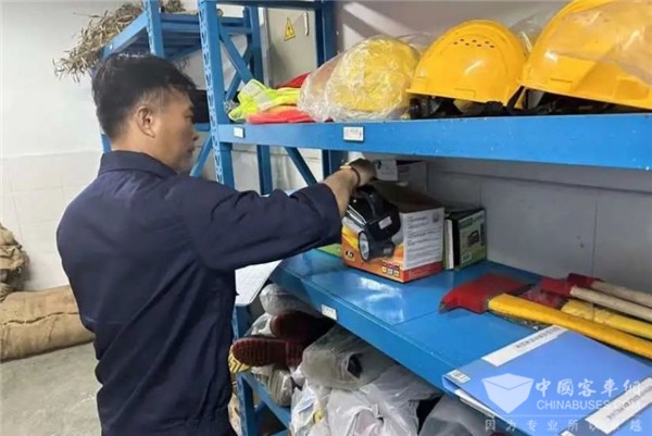 浦東楊高公交：“物防+技防”提升梅雨季節防汛能力
