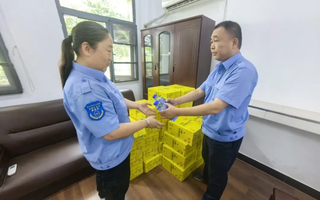 高溫酷暑下的堅守與關懷 公交集團多措并舉護航暑運