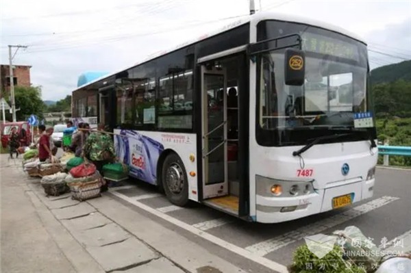 貴州貴陽：“惠農公交”暖民心