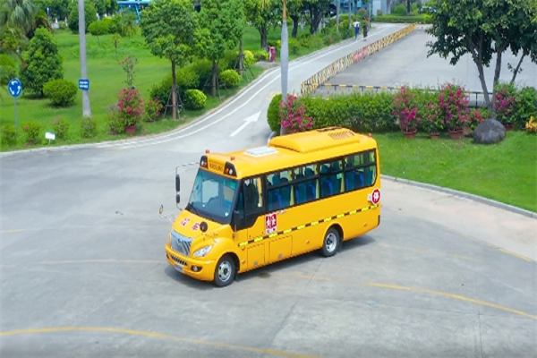 金龍校車榮耀駛?cè)胄陆}新兩地攜手并進、共筑夢想!