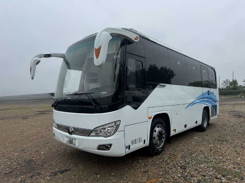 2018年10月 國五19座2+1非營運宇通6816客車