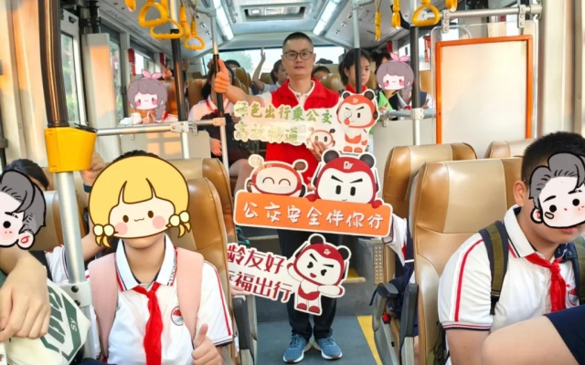 城東片區“巴士定制”通學專線再添新線路，日送1400余人次