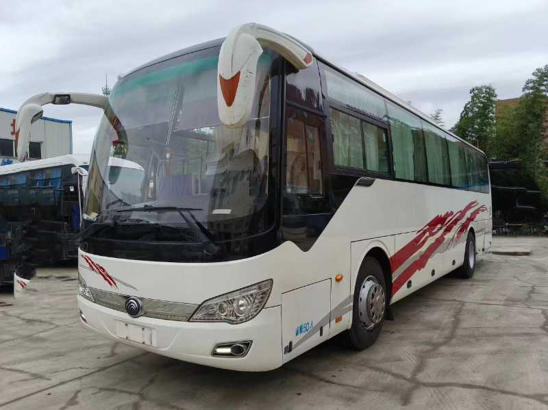 2017年8月 非營(yíng)運(yùn)50座國(guó)五宇通6116中門(mén)暖氣車(chē)
