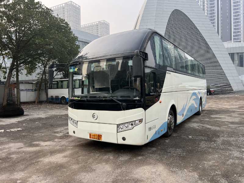 2015年8月 國四46座非營運金旅6125氣囊中門車