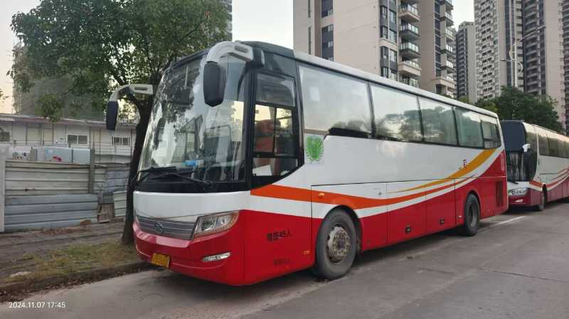 2013年7月 粵牌國(guó)三45座安凱6110旅游車