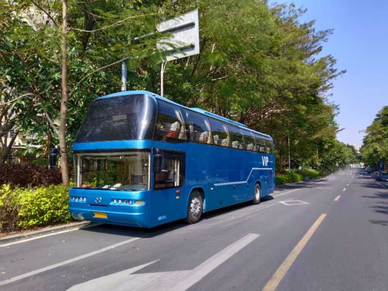 2017年上牌39座半臥國(guó)四有司機(jī)臥鋪大漢6128旅游車