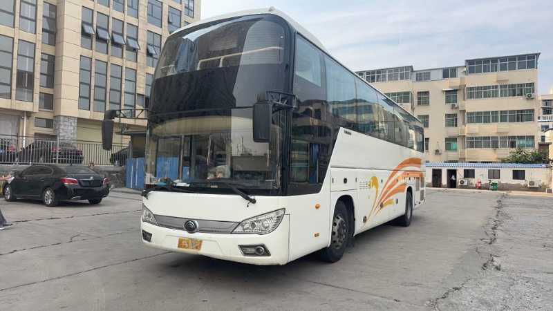 2015年2月上牌55座帶司機(jī)睡倉國五天然氣LNG宇通6118氣囊營運(yùn)車