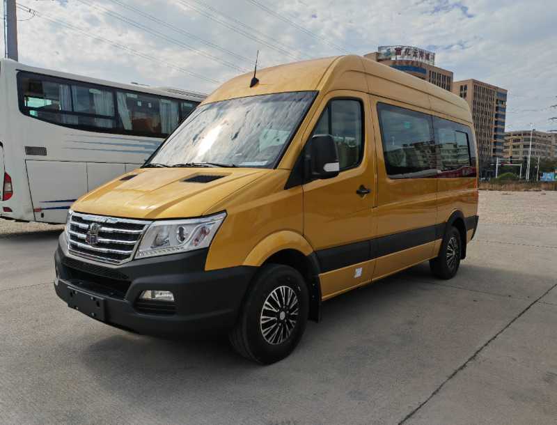 有公告準(zhǔn)新14座寧德時(shí)代中通6591營運(yùn)電車 