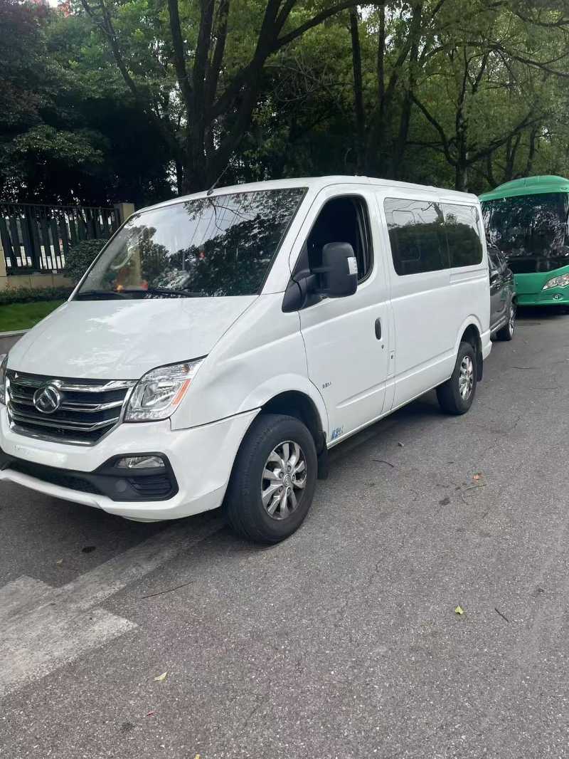 2021年10月 同款多臺有公告國六藍牌9座大通柴油小型車