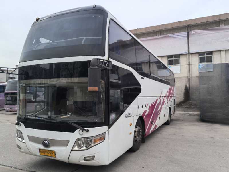 2015年11月上牌12米一層半55座后開門宇通6126營運車