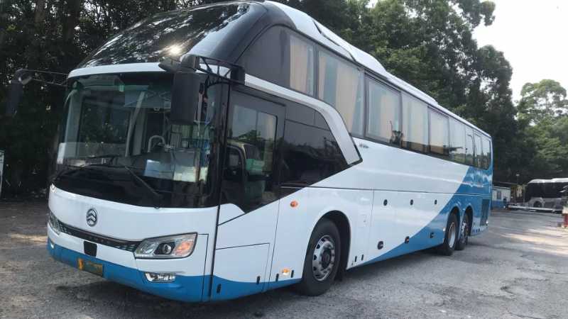 2023年上牌國六有公告56座后吊輪金旅6132氣囊車