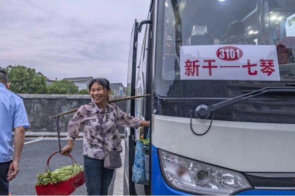 一元“菜農(nóng)公交”：農(nóng)民進(jìn)城不再難