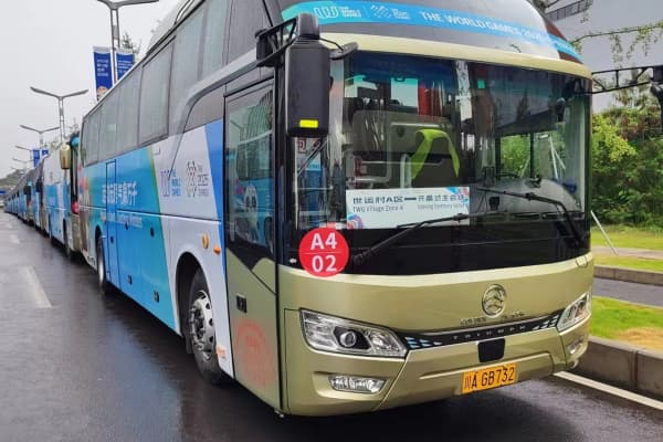 高標(biāo)準(zhǔn)接駁保障！130輛金旅客車承擔(dān)2025成都世運(yùn)會(huì)服務(wù)