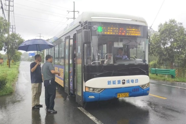 筑起堅(jiān)實(shí)出行通途 揚(yáng)州公交人戰(zhàn)酷暑保出行紀(jì)實(shí)