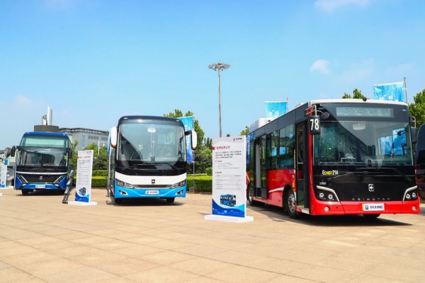 “走進(jìn)濰柴”：亞星客車攜精品車型彰顯濰柴客車風(fēng)采