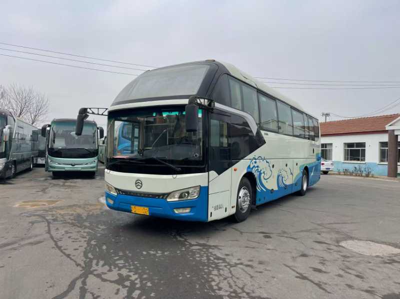 2018年7月上牌44座國五雙門雙檔齊全金旅6112氣囊營運車