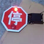 符合國家標準的校車停車信號臂