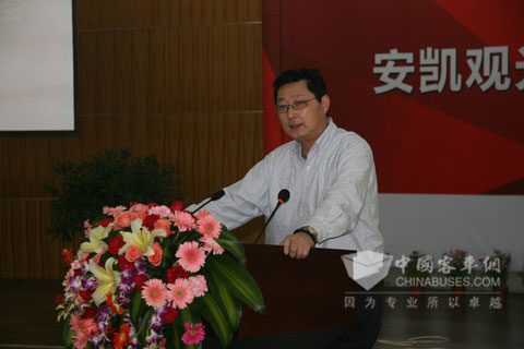 安凱客車董事長王江安在觀光級旅游客車發(fā)布會上發(fā)表講話